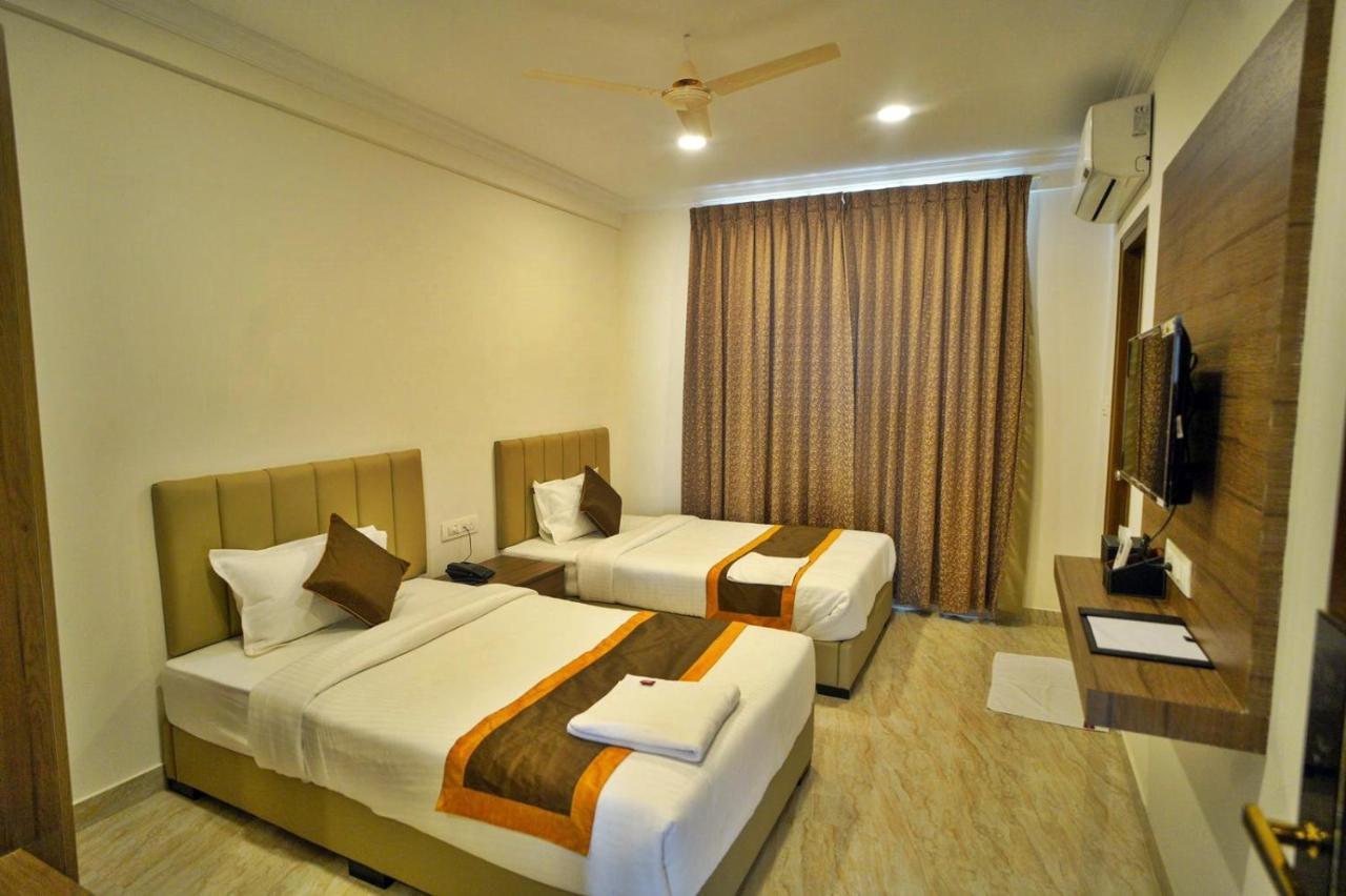 Yelahanka Hotel Sterling Inn Bangalore International Airport מראה חיצוני תמונה