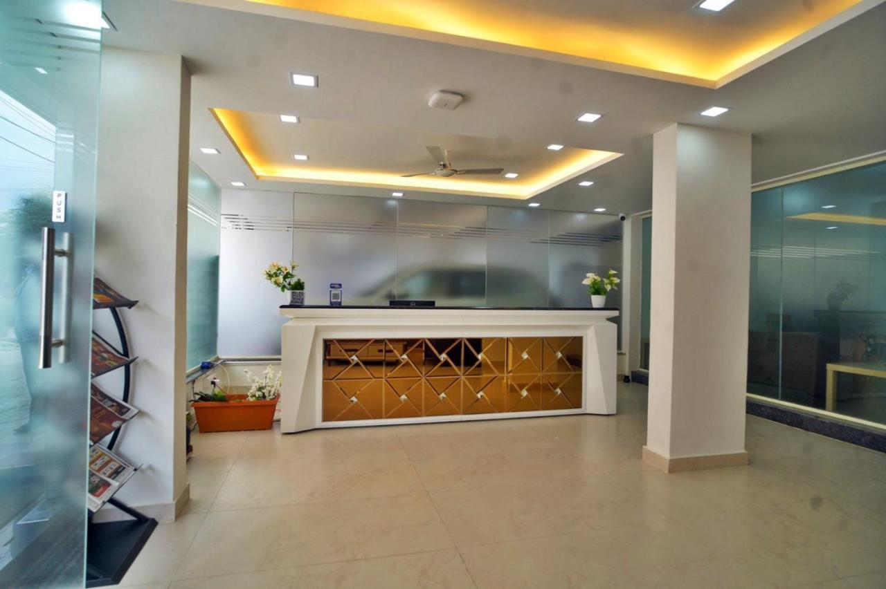Yelahanka Hotel Sterling Inn Bangalore International Airport מראה חיצוני תמונה