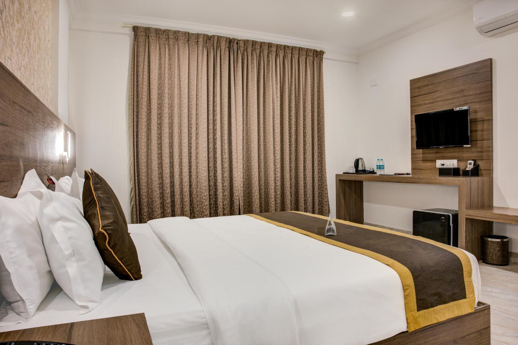 Yelahanka Hotel Sterling Inn Bangalore International Airport מראה חיצוני תמונה
