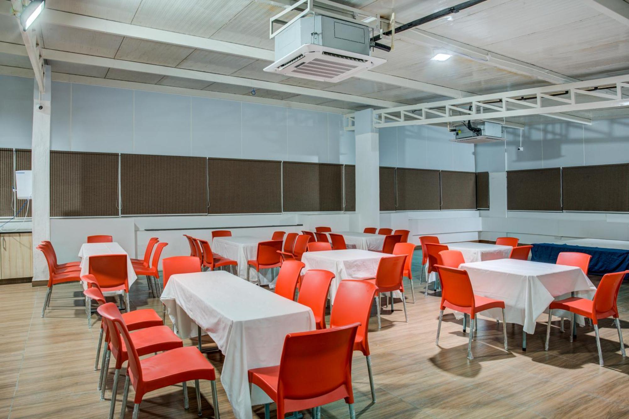 Yelahanka Hotel Sterling Inn Bangalore International Airport מראה חיצוני תמונה